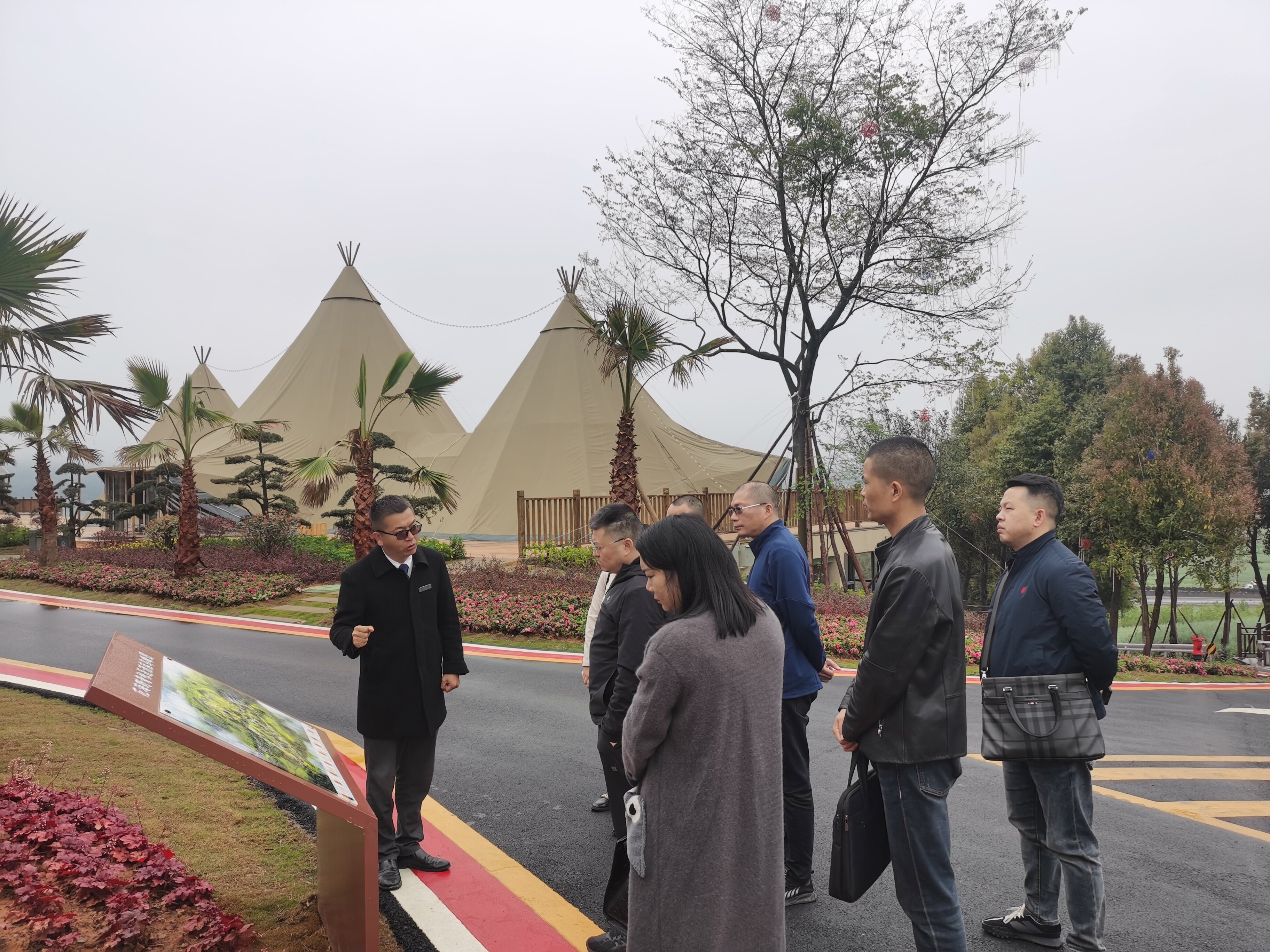 巴中發(fā)展控股集團黨委副書記、總經(jīng)理沈鵬帶隊赴云南羅平縣等地考察學(xué)習(xí)
